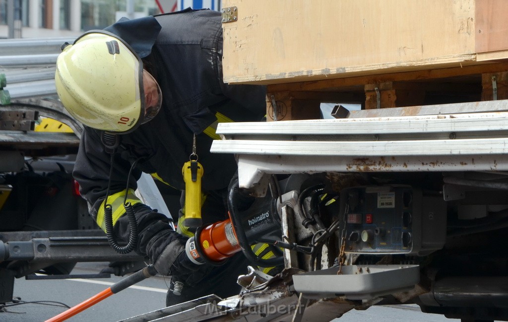 LKW Bruecke Koeln Deutz Opladenestr Deutz Muelheimerstr P139.JPG - Miklos Laubert